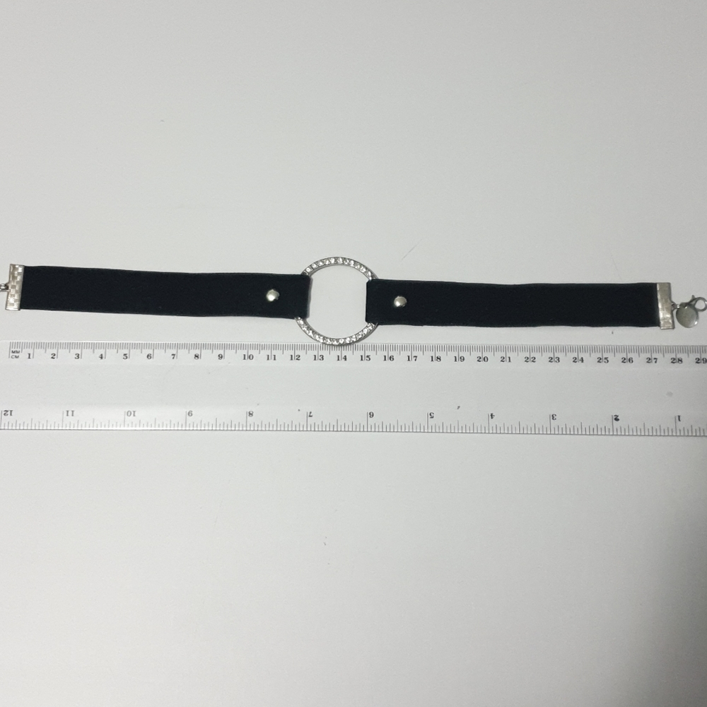 Black velvet and silver crystal o ring choker - Picture 8 of 9